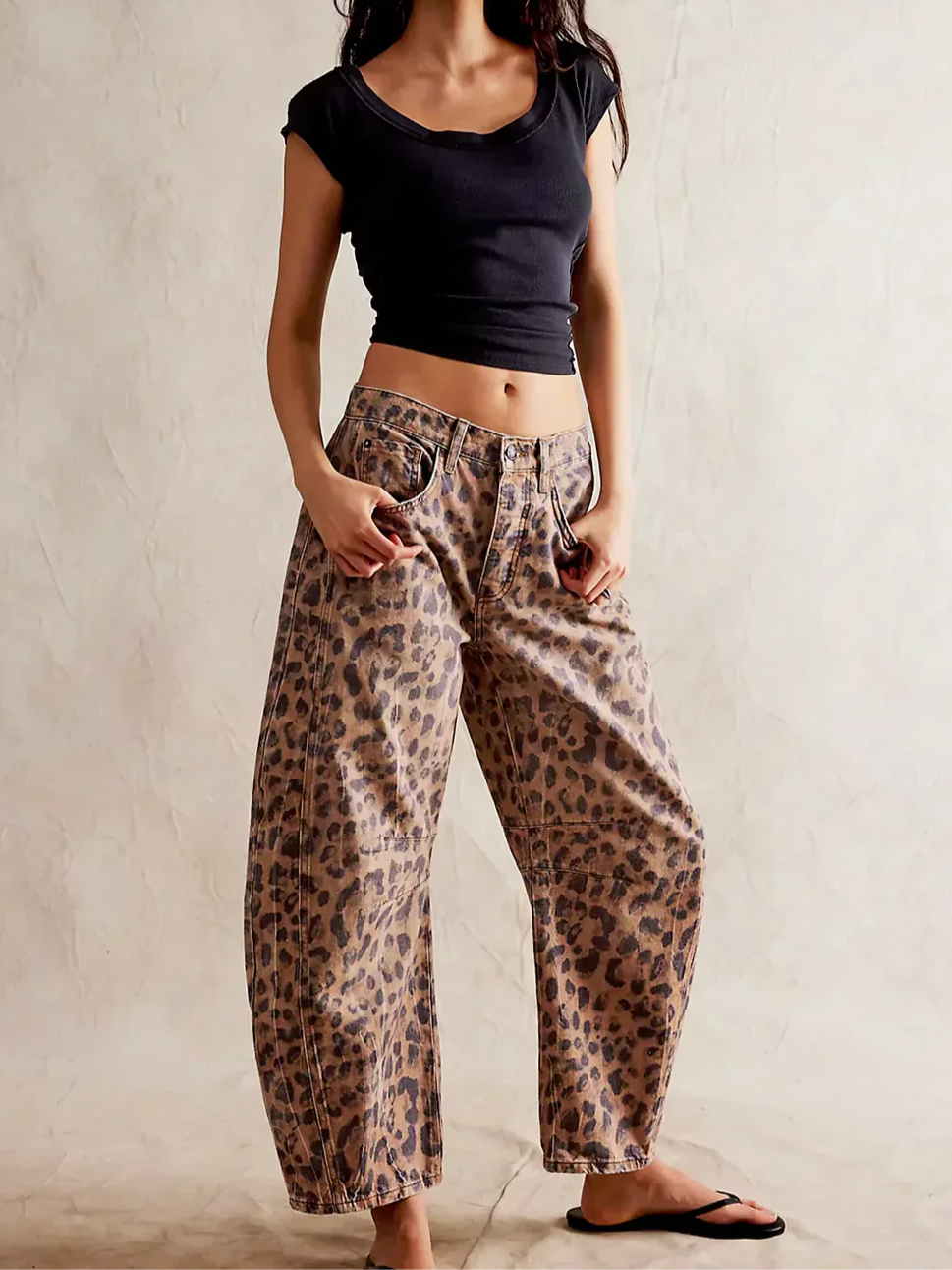 Barrel-Leg Jeans in Leopard Print with Mid-Rise Waist and Ankle-Length Wide Leg
