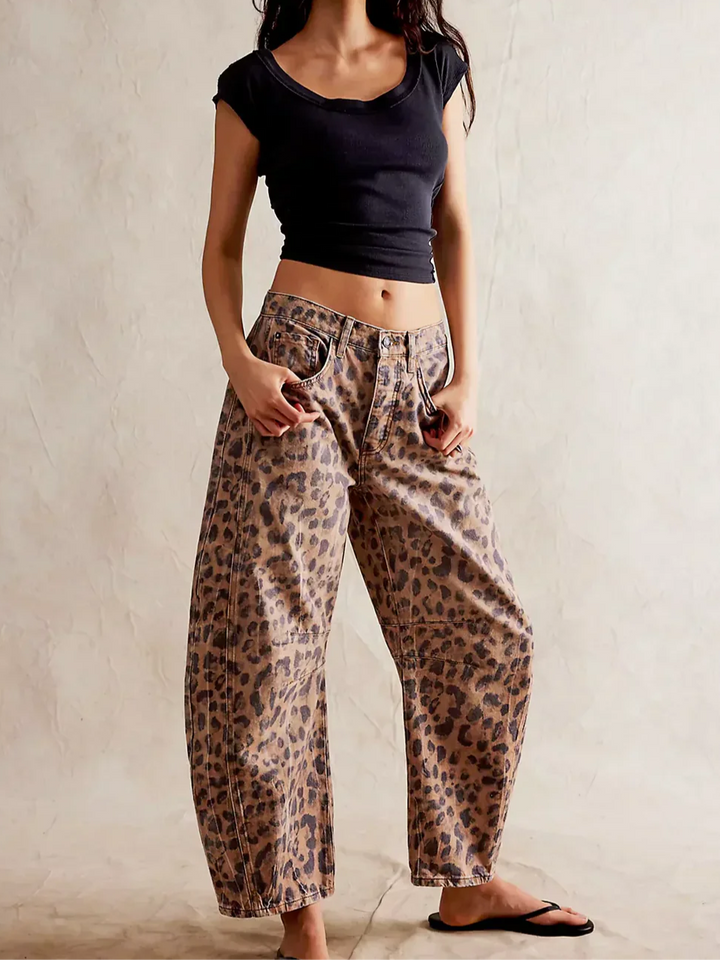 Barrel-Leg Jeans in Leopard Print with Mid-Rise Waist and Ankle-Length Wide Leg