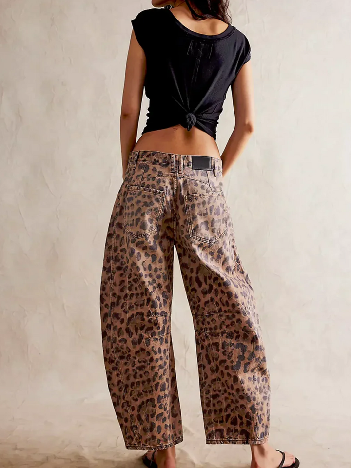 Barrel-Leg Jeans in Leopard Print with Mid-Rise Waist and Ankle-Length Wide Leg