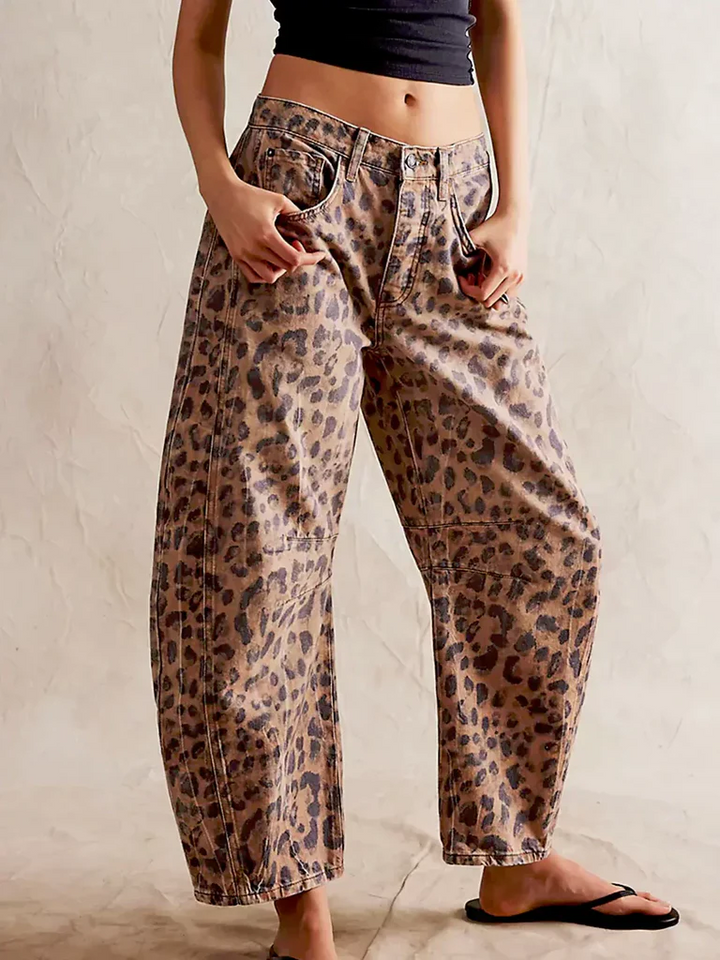 Barrel-Leg Jeans in Leopard Print with Mid-Rise Waist and Ankle-Length Wide Leg