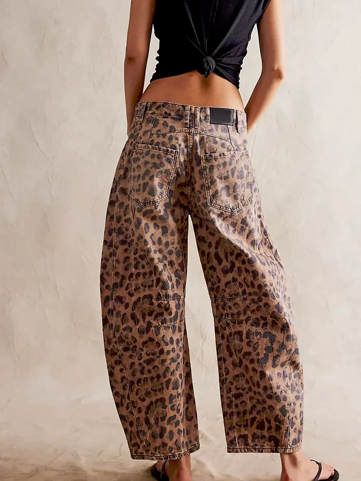 Barrel-Leg Jeans in Leopard Print with Mid-Rise Waist and Ankle-Length Wide Leg