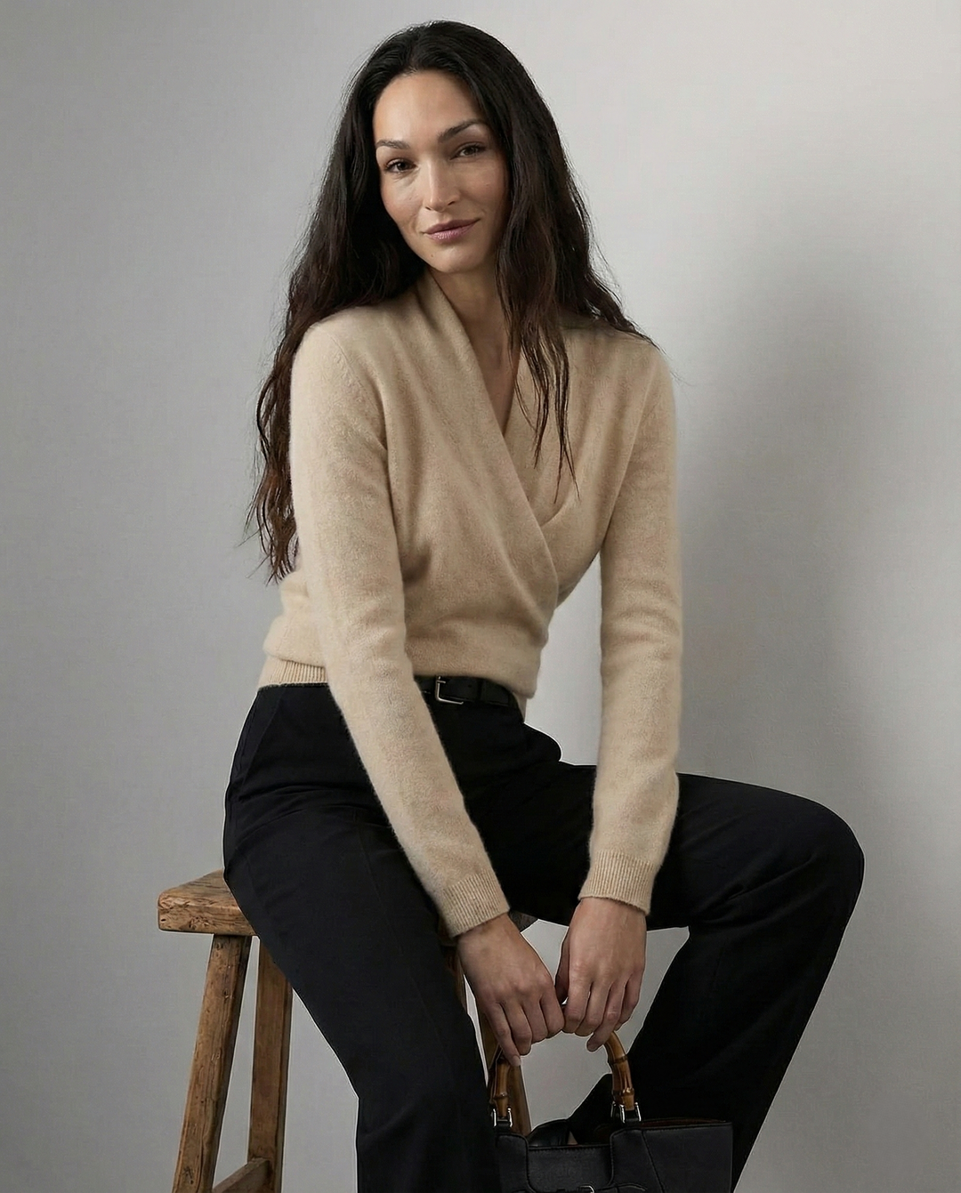 Cashmere Sweater with Crossover Collar Detail, Soft Knit for a Relaxed Standard Fit
