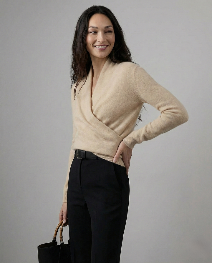 Cashmere Sweater with Crossover Collar Detail, Soft Knit for a Relaxed Standard Fit