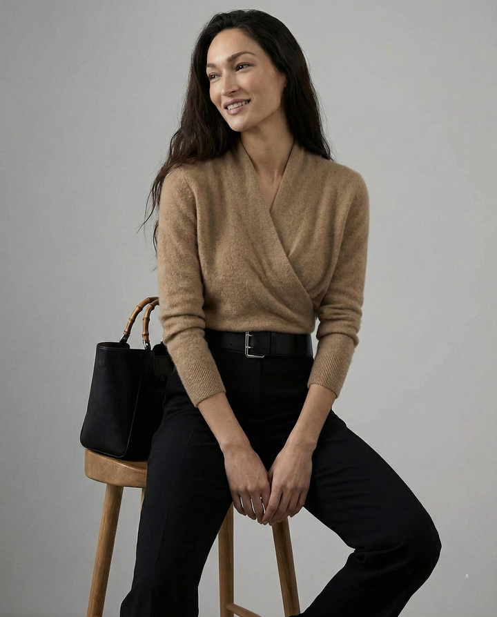 Cashmere Sweater with Crossover Collar Detail, Soft Knit for a Relaxed Standard Fit