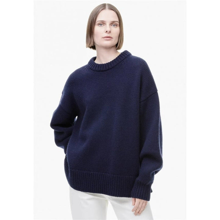 Oversized Sweater in Cashmere-Soft Knit with Relaxed Fit and Soft Gray Knit Finish