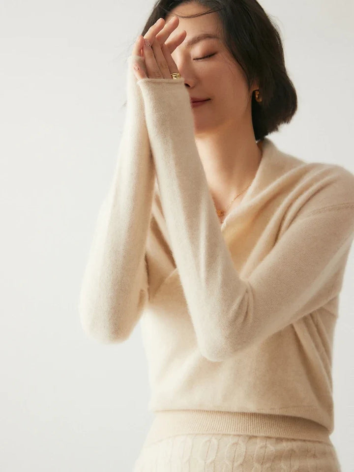 Cashmere Sweater with Crossover Collar Detail, Soft Knit for a Relaxed Standard Fit