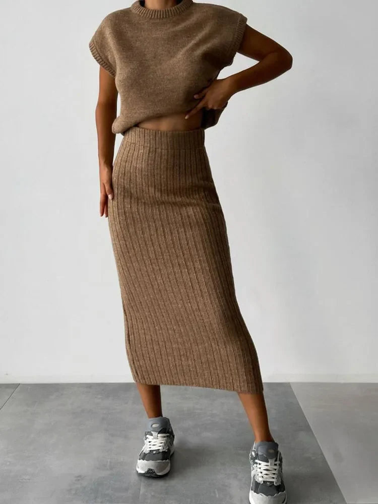 Ribbed Sleeveless Two-Piece Knit Set with Fitted Stretch Silhouette in Soft Gray