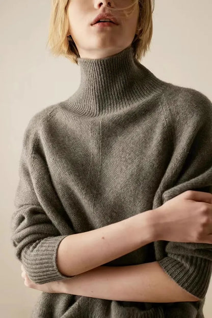Oversized Cashmere Turtleneck Sweater with Relaxed Fit and Soft Ribbed Knit in Rich Brown