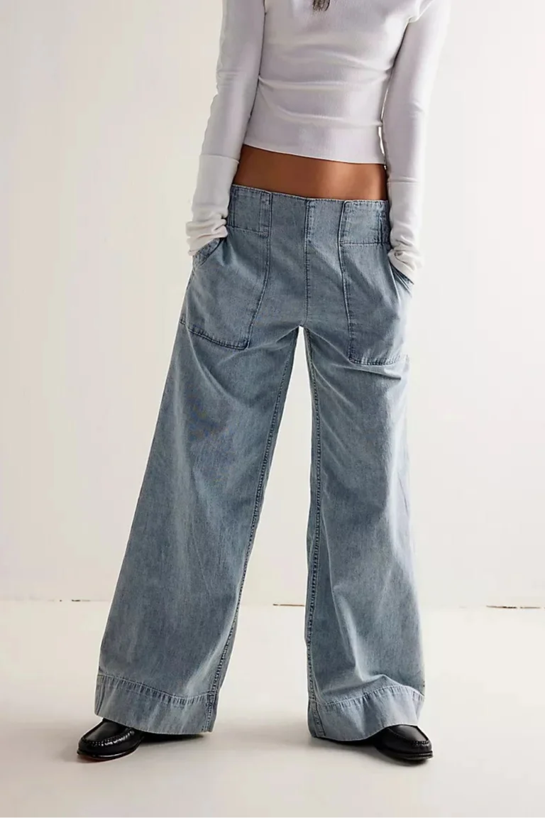 Wide-Leg Jeans with High-Rise Fit, Slight Stretch, and Relaxed Silhouette in Navy Cotton Denim