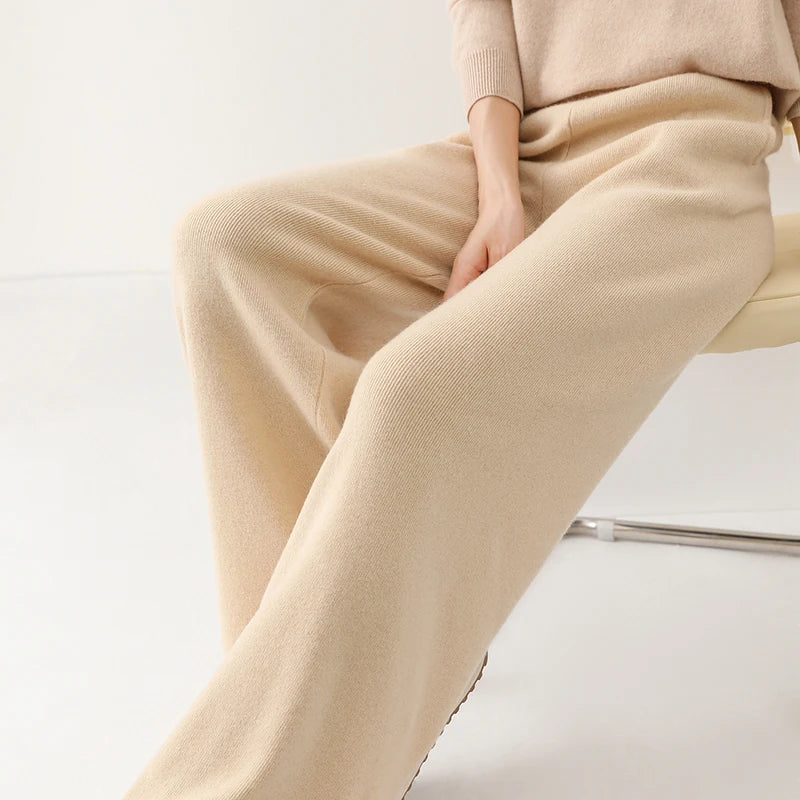 Wide-Leg Pants in 100% Merino Wool with High-Waist Elastic Fit and Side Pockets