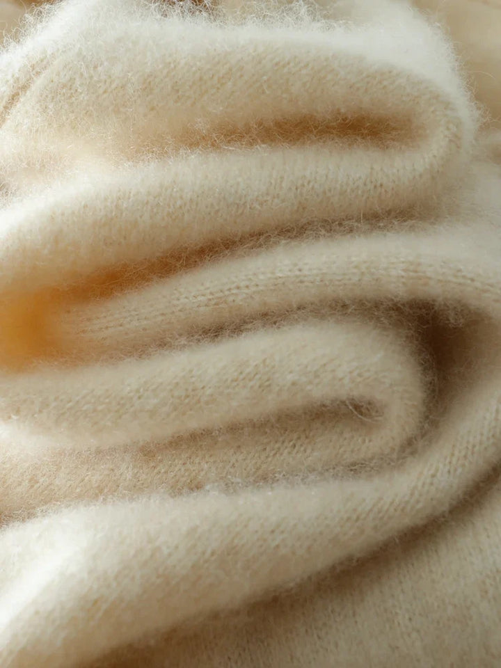 Cashmere Sweater with Crossover Collar Detail, Soft Knit for a Relaxed Standard Fit