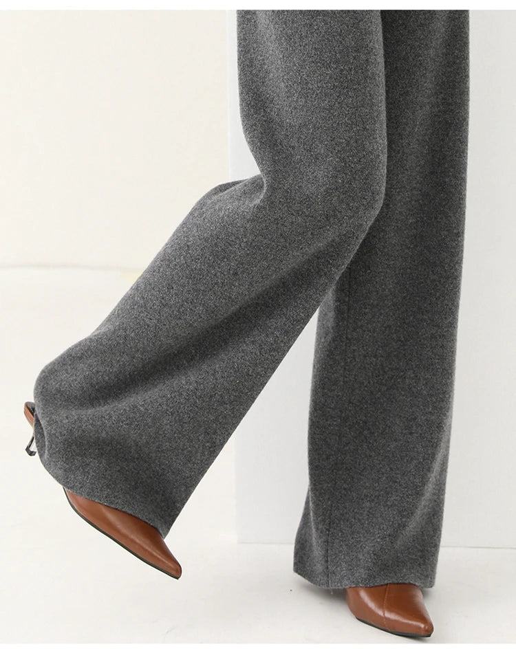 Wide-Leg Pants in 100% Merino Wool with High-Waist Elastic Fit and Side Pockets