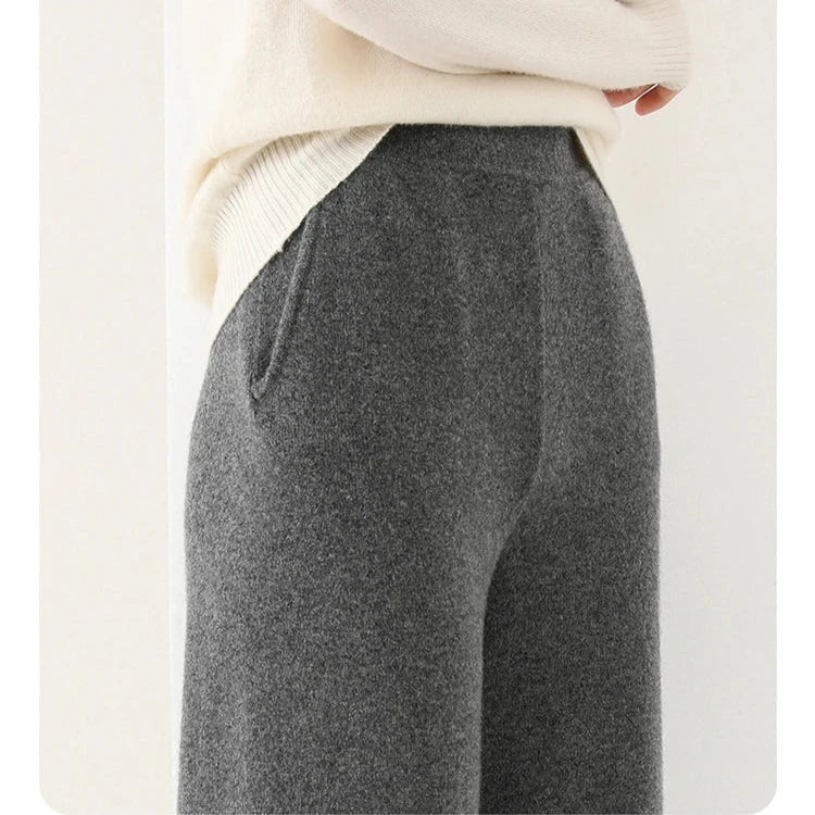 Wide-Leg Pants in 100% Merino Wool with High-Waist Elastic Fit and Side Pockets
