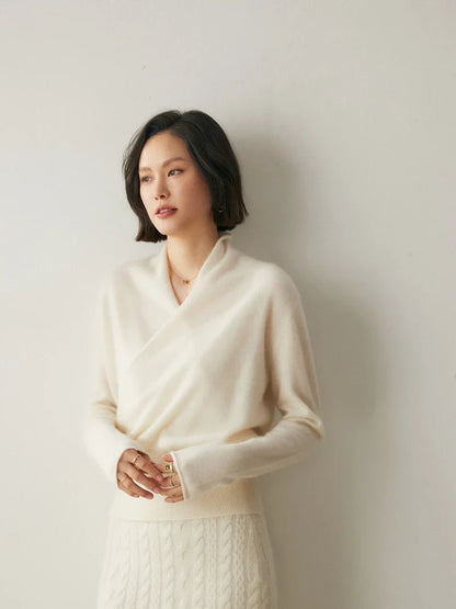 Cashmere Sweater with Crossover Collar Detail, Soft Knit for a Relaxed Standard Fit