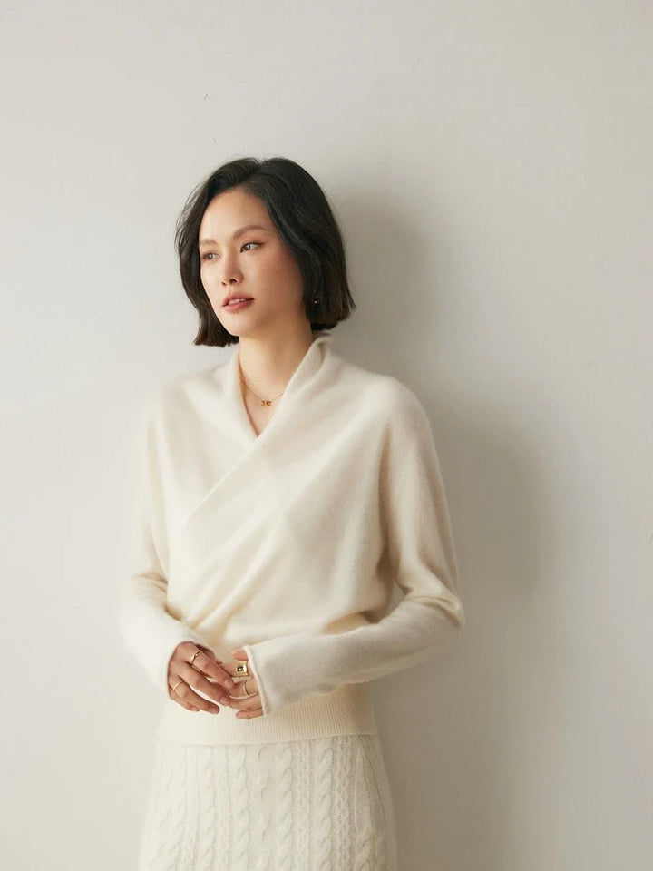 Cashmere Sweater with Crossover Collar Detail, Soft Knit for a Relaxed Standard Fit