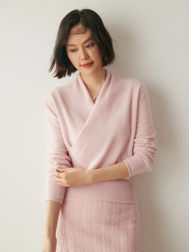Cashmere Sweater with Crossover Collar Detail, Soft Knit for a Relaxed Standard Fit