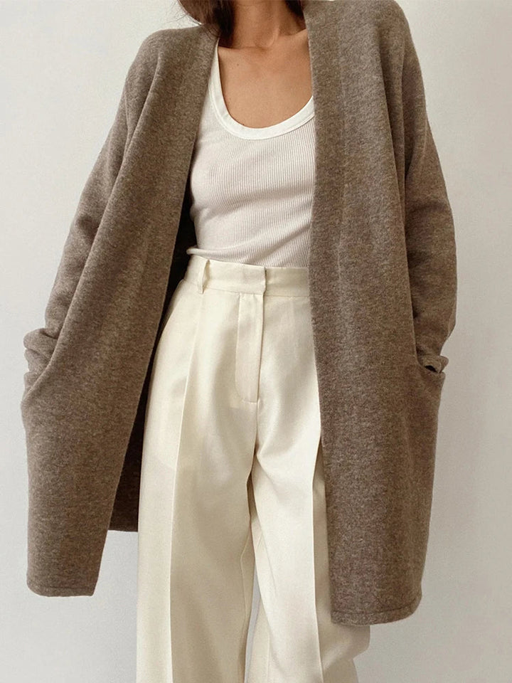 Cardigan in a Merino Wool Blend with Oversized Pockets and a Relaxed Open-Front Fit for Effortless Layering
