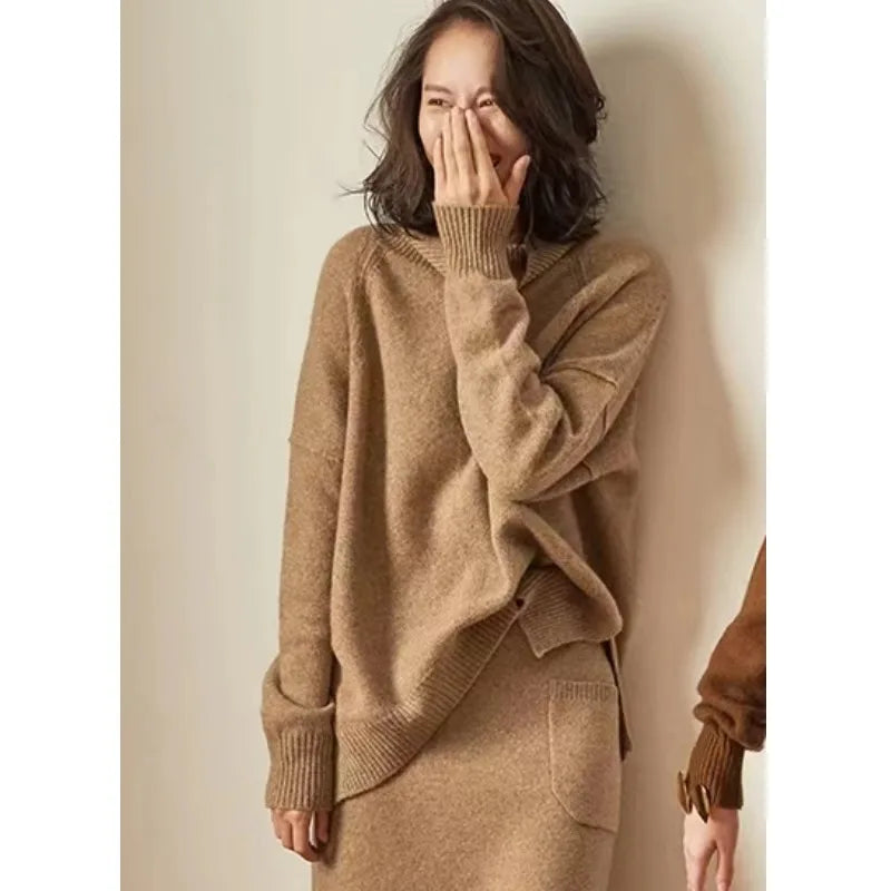 Oversized Cashmere Turtleneck Sweater with Relaxed Fit and Soft Ribbed Knit in Rich Brown