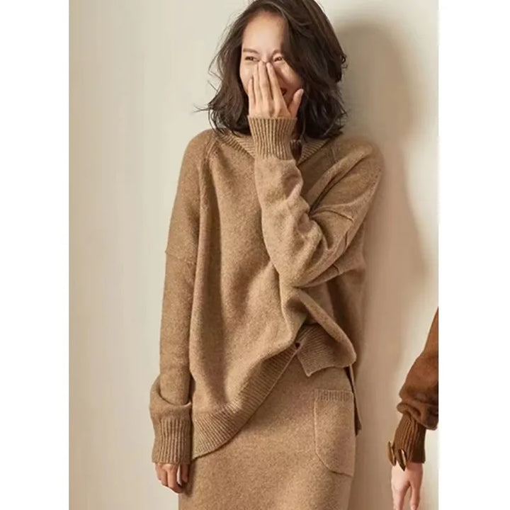 Oversized Cashmere Turtleneck Sweater with Relaxed Fit and Soft Ribbed Knit in Rich Brown
