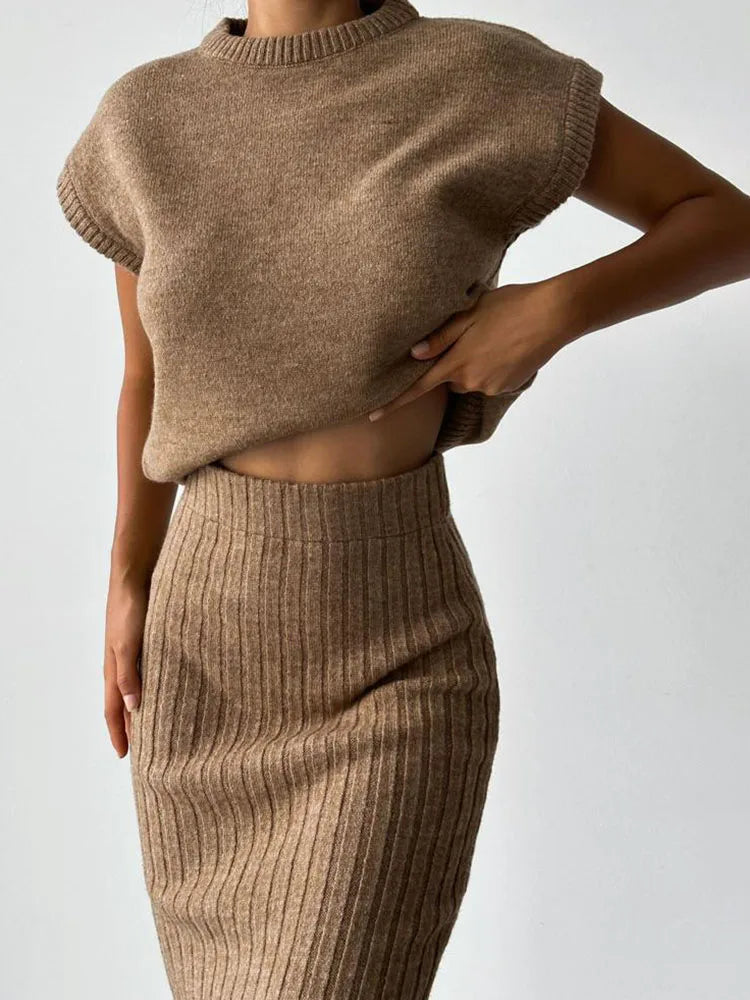 Ribbed Sleeveless Two-Piece Knit Set with Fitted Stretch Silhouette in Soft Gray