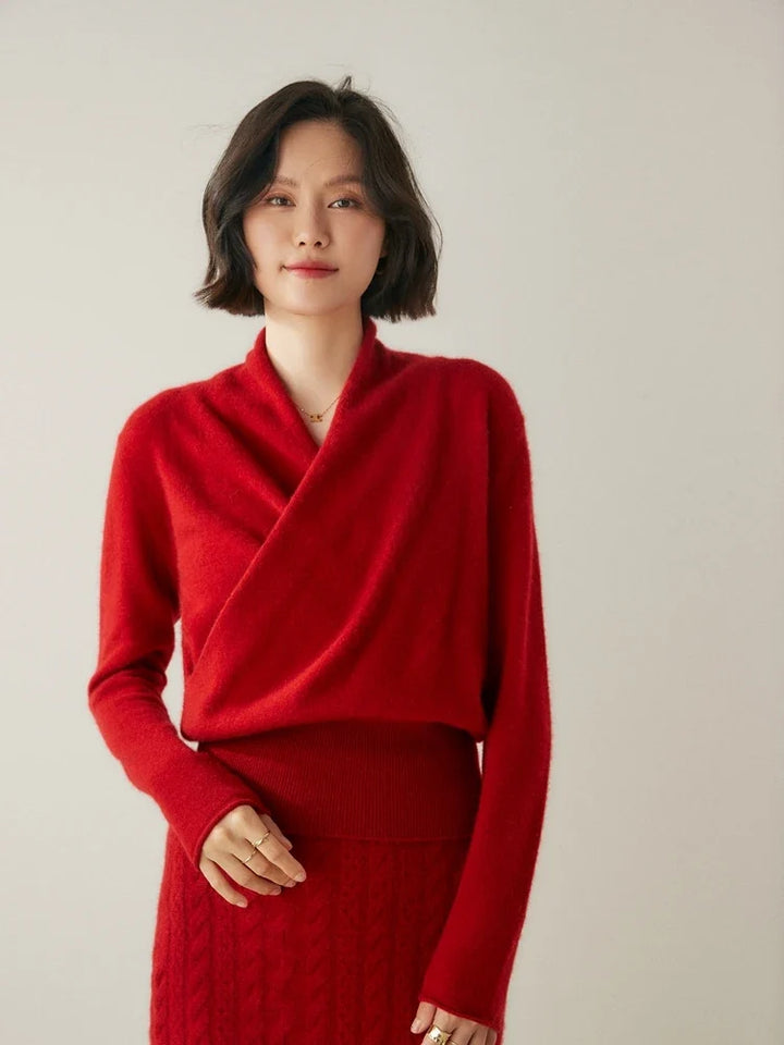 Cashmere Sweater with Crossover Collar Detail, Soft Knit for a Relaxed Standard Fit