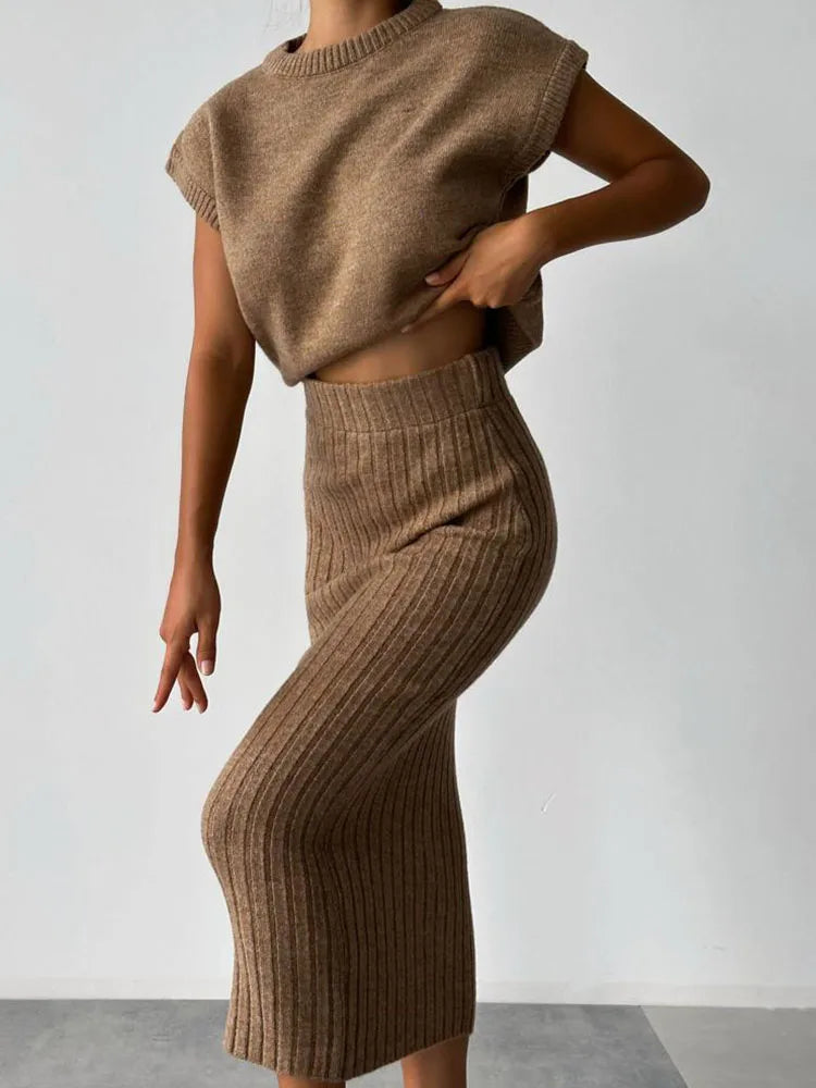 Ribbed Sleeveless Two-Piece Knit Set with Fitted Stretch Silhouette in Soft Gray