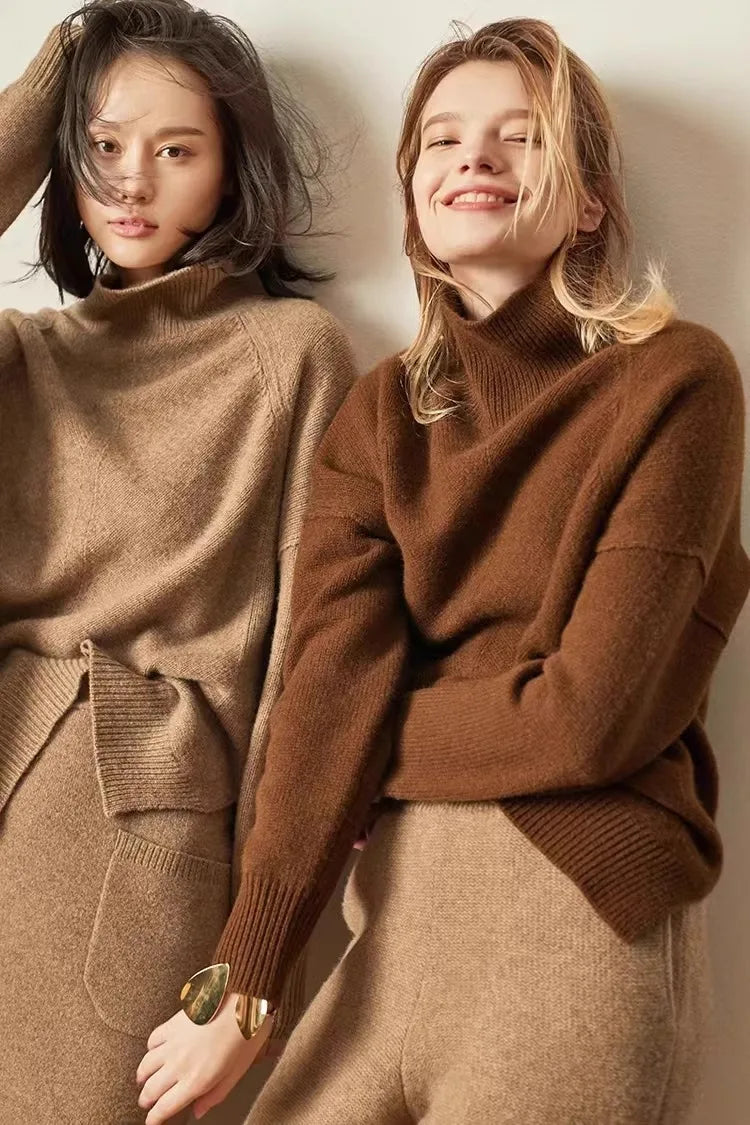 Oversized Cashmere Turtleneck Sweater with Relaxed Fit and Soft Ribbed Knit in Rich Brown