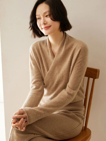 Cashmere Sweater with Crossover Collar Detail, Soft Knit for a Relaxed Standard Fit