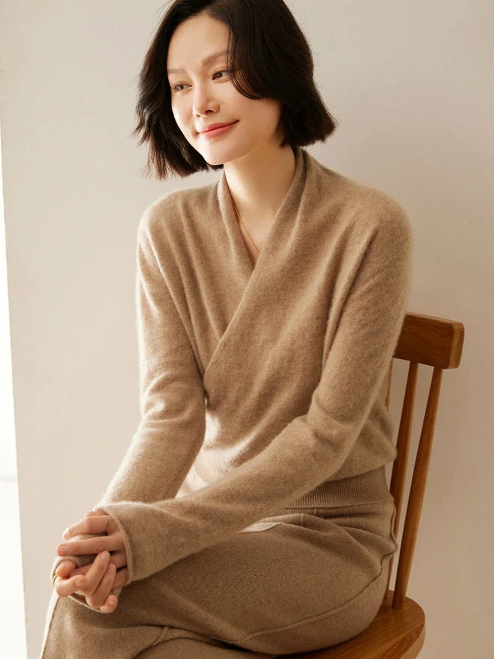Cashmere Sweater with Crossover Collar Detail, Soft Knit for a Relaxed Standard Fit