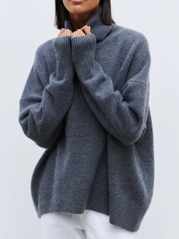 Turtleneck Sweater in Oversized Fit with Soft Merino Wool Blend for a Classic Vintage-Inspired Look