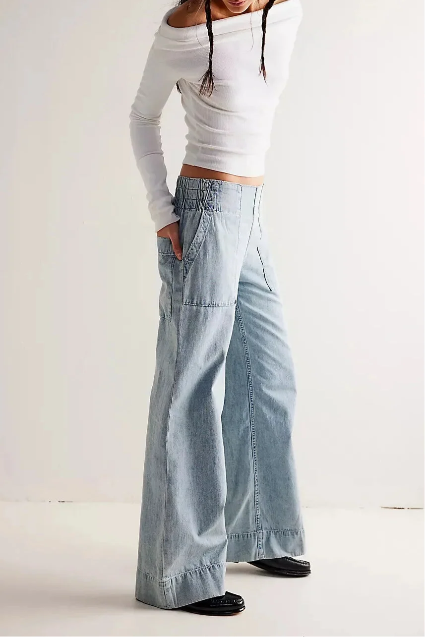 Wide-Leg Jeans with High-Rise Fit, Slight Stretch, and Relaxed Silhouette in Navy Cotton Denim