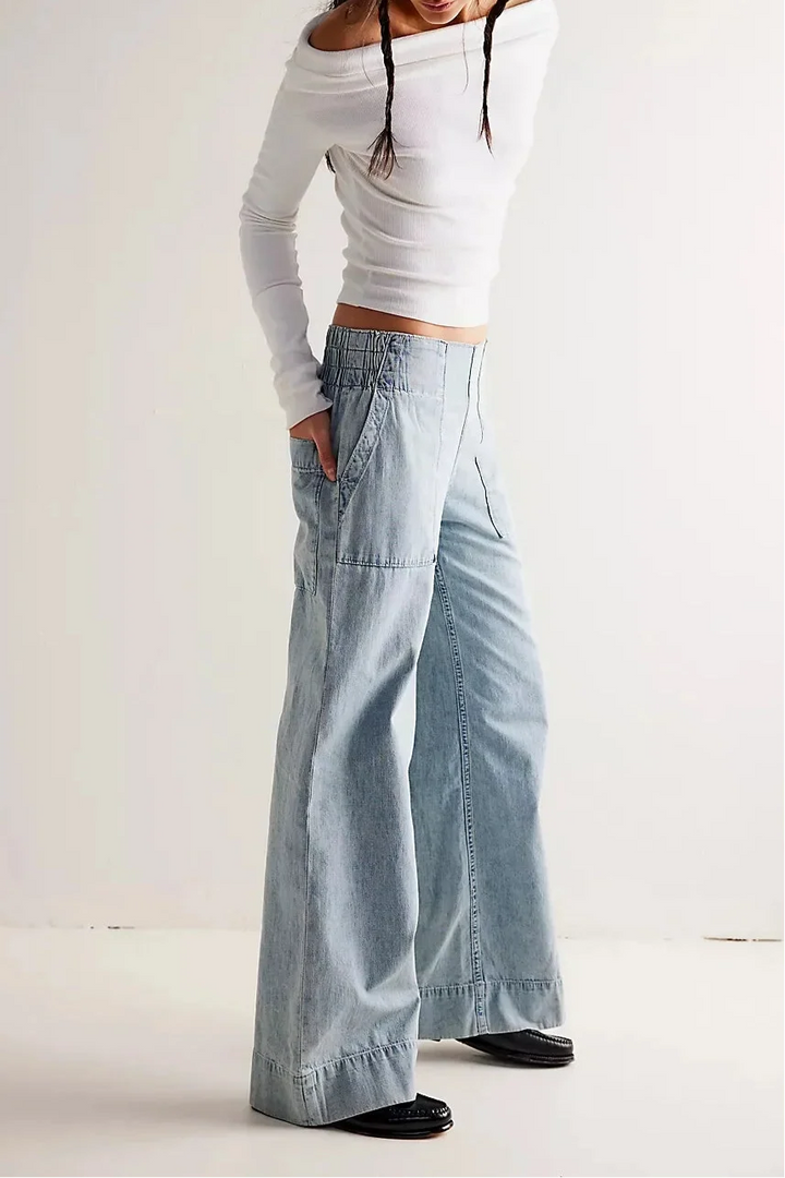 Wide-Leg Jeans with High-Rise Fit, Slight Stretch, and Relaxed Silhouette in Navy Cotton Denim