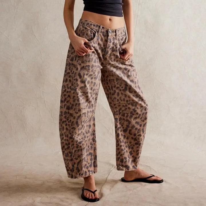 Barrel-Leg Jeans in Leopard Print with Mid-Rise Waist and Ankle-Length Wide Leg