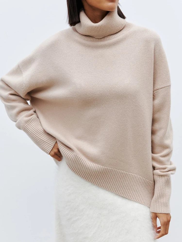 Turtleneck Sweater in Oversized Fit with Soft Merino Wool Blend for a Classic Vintage-Inspired Look
