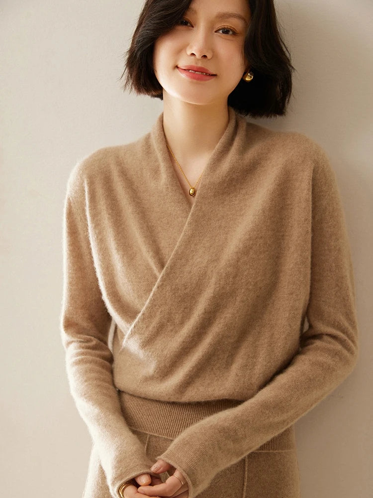 Cashmere Sweater with Crossover Collar Detail, Soft Knit for a Relaxed Standard Fit