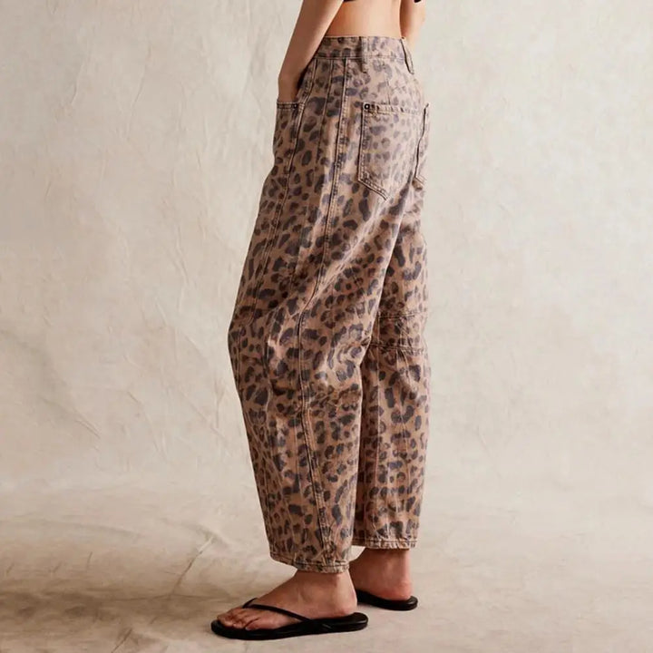 Barrel-Leg Jeans in Leopard Print with Mid-Rise Waist and Ankle-Length Wide Leg