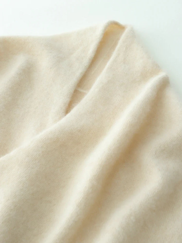Cashmere Sweater with Crossover Collar Detail, Soft Knit for a Relaxed Standard Fit