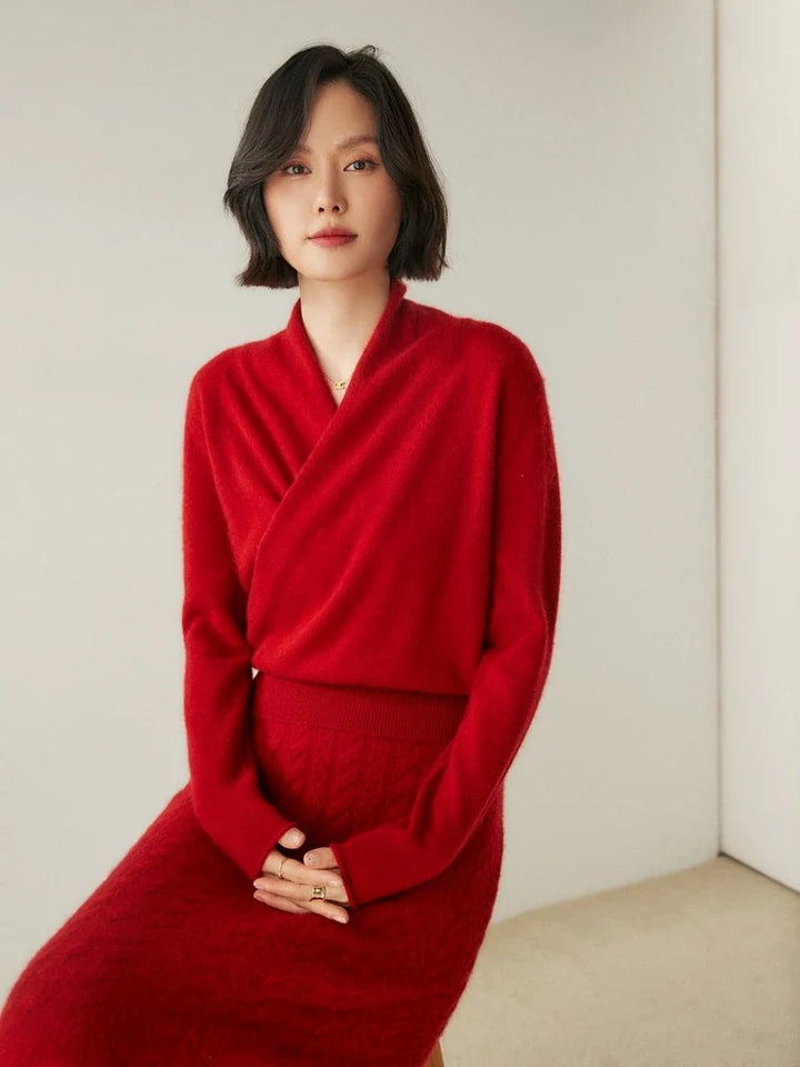 Cashmere Sweater with Crossover Collar Detail, Soft Knit for a Relaxed Standard Fit