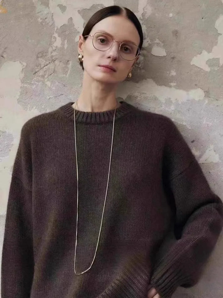Oversized Sweater in Cashmere-Soft Knit with Relaxed Fit and Soft Gray Knit Finish