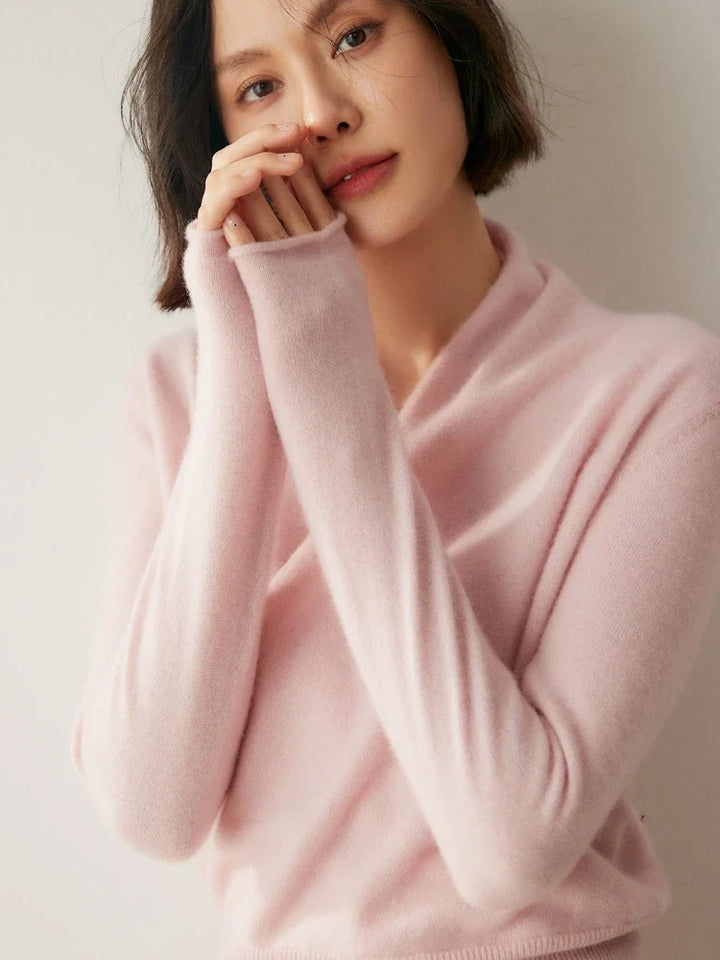 Cashmere Sweater with Crossover Collar Detail, Soft Knit for a Relaxed Standard Fit