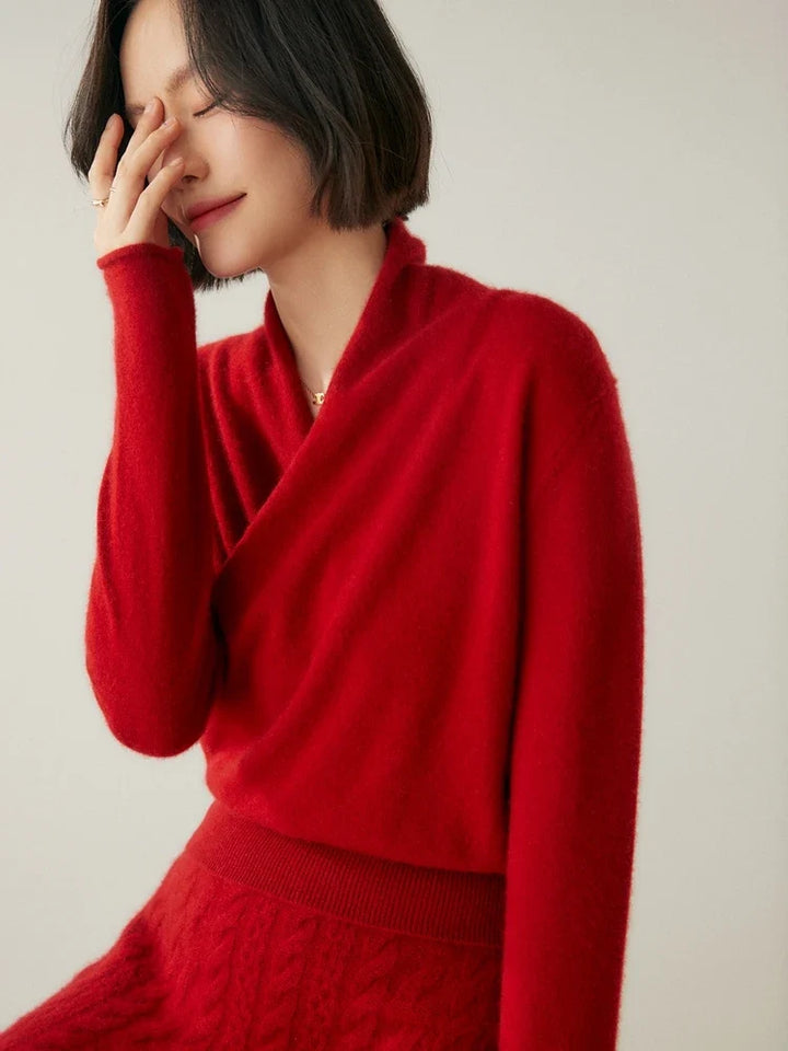 Cashmere Sweater with Crossover Collar Detail, Soft Knit for a Relaxed Standard Fit
