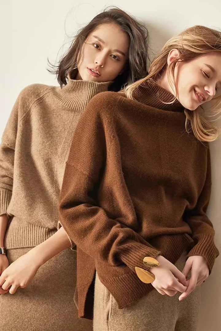 Oversized Cashmere Turtleneck Sweater with Relaxed Fit and Soft Ribbed Knit in Rich Brown