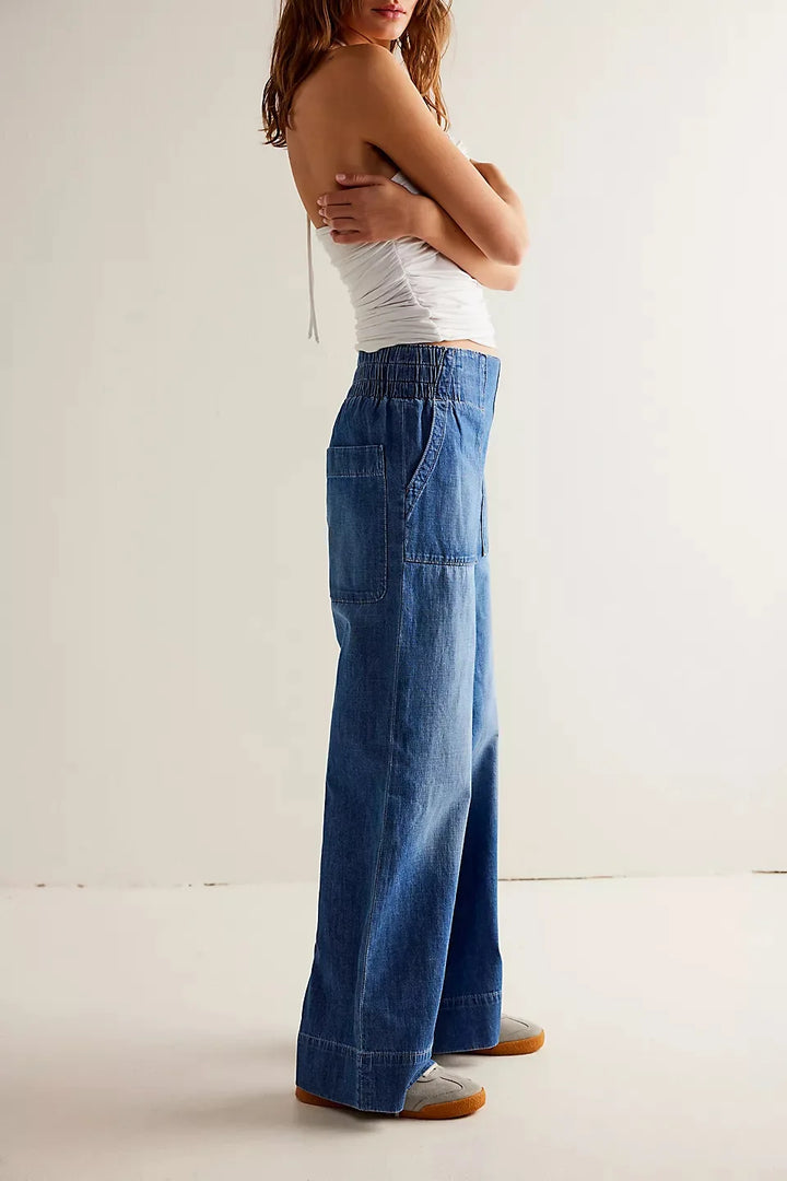 Wide-Leg Jeans with High-Rise Fit, Slight Stretch, and Relaxed Silhouette in Navy Cotton Denim