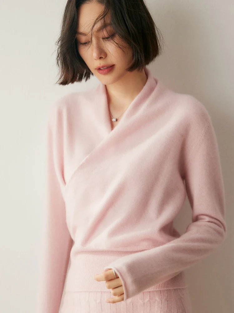 Cashmere Sweater with Crossover Collar Detail, Soft Knit for a Relaxed Standard Fit