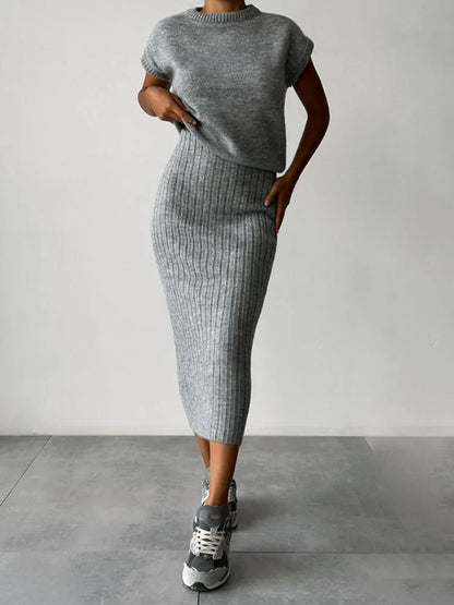 Ribbed Sleeveless Two-Piece Knit Set with Fitted Stretch Silhouette in Soft Gray