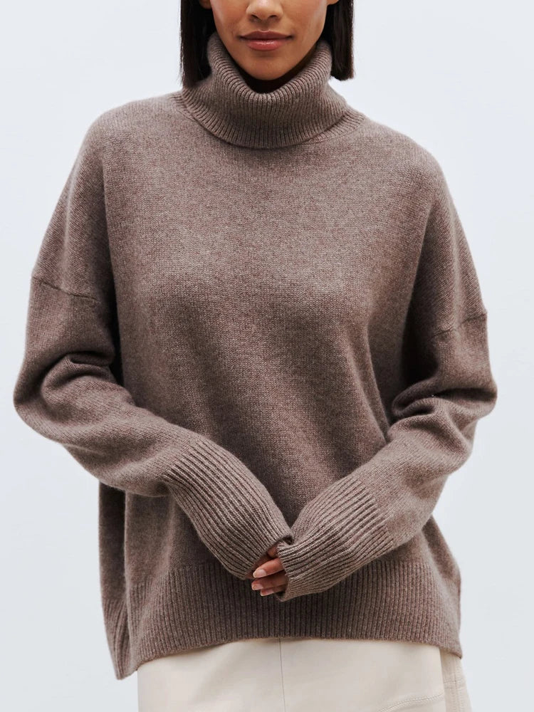 Turtleneck Sweater in Oversized Fit with Soft Merino Wool Blend for a Classic Vintage-Inspired Look