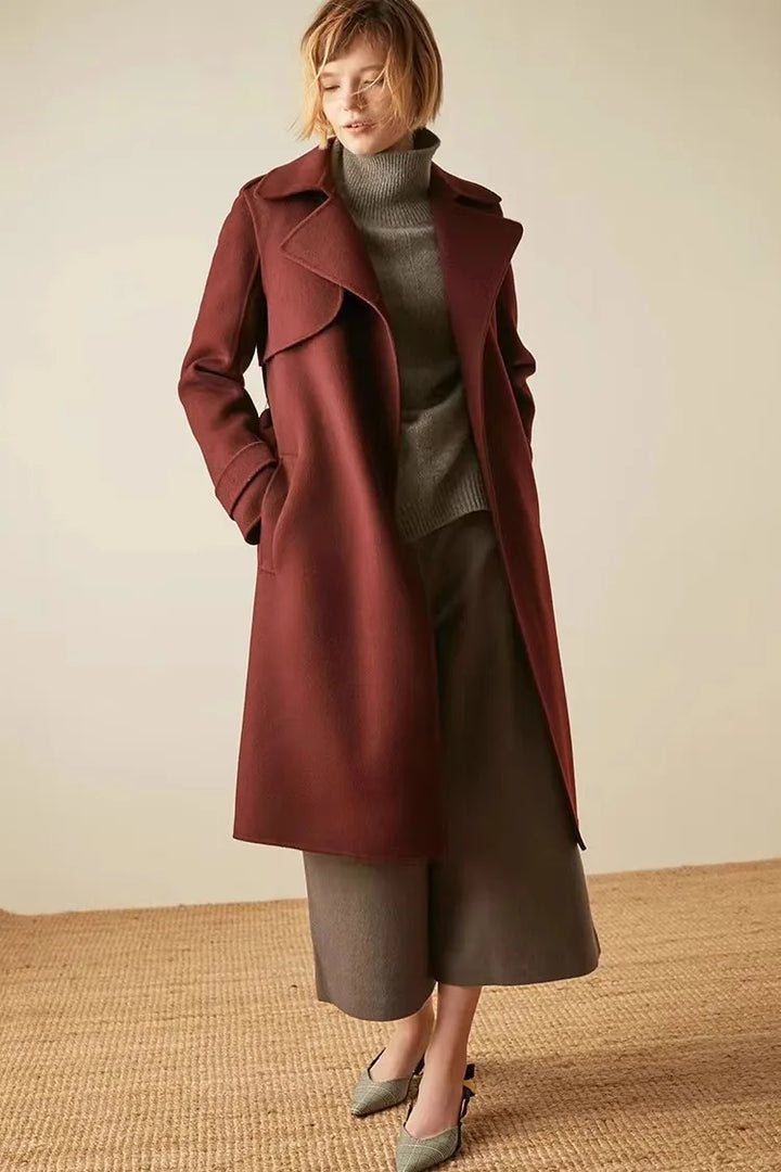 Oversized Cashmere Turtleneck Sweater with Relaxed Fit and Soft Ribbed Knit in Rich Brown