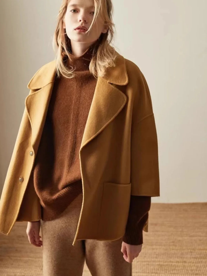 Oversized Cashmere Turtleneck Sweater with Relaxed Fit and Soft Ribbed Knit in Rich Brown