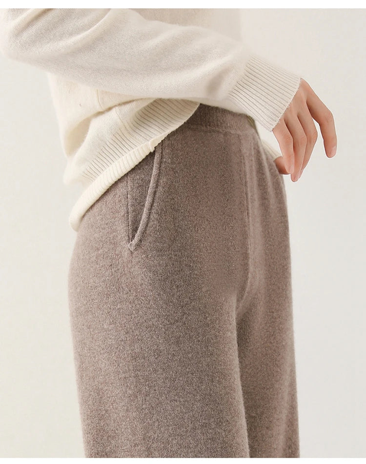 Wide-Leg Pants in 100% Merino Wool with High-Waist Elastic Fit and Side Pockets