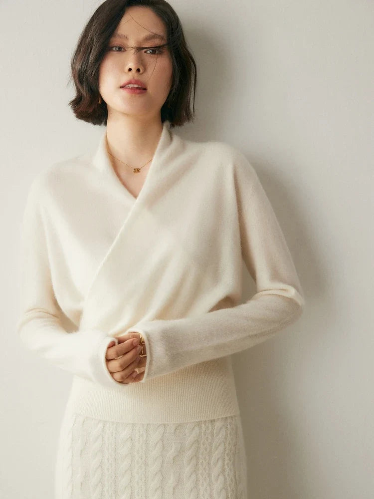 Cashmere Sweater with Crossover Collar Detail, Soft Knit for a Relaxed Standard Fit